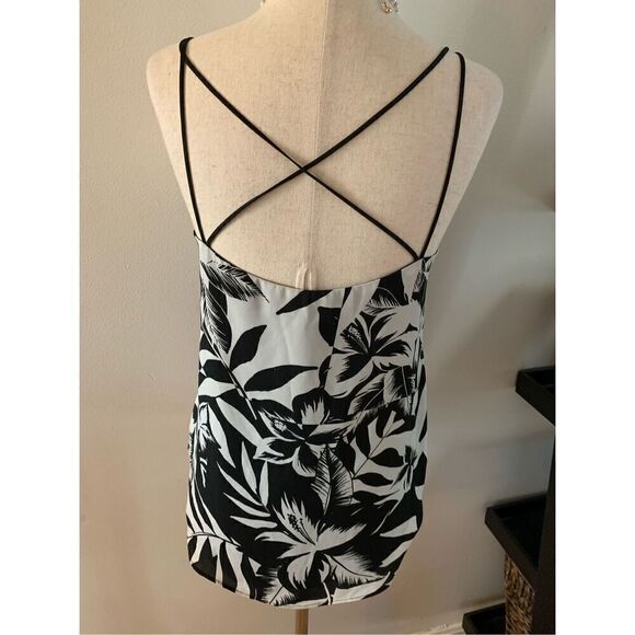 Express casual skirt back and white - Picture 2 of 3